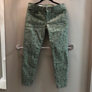 Gap green camo print skinny jeans